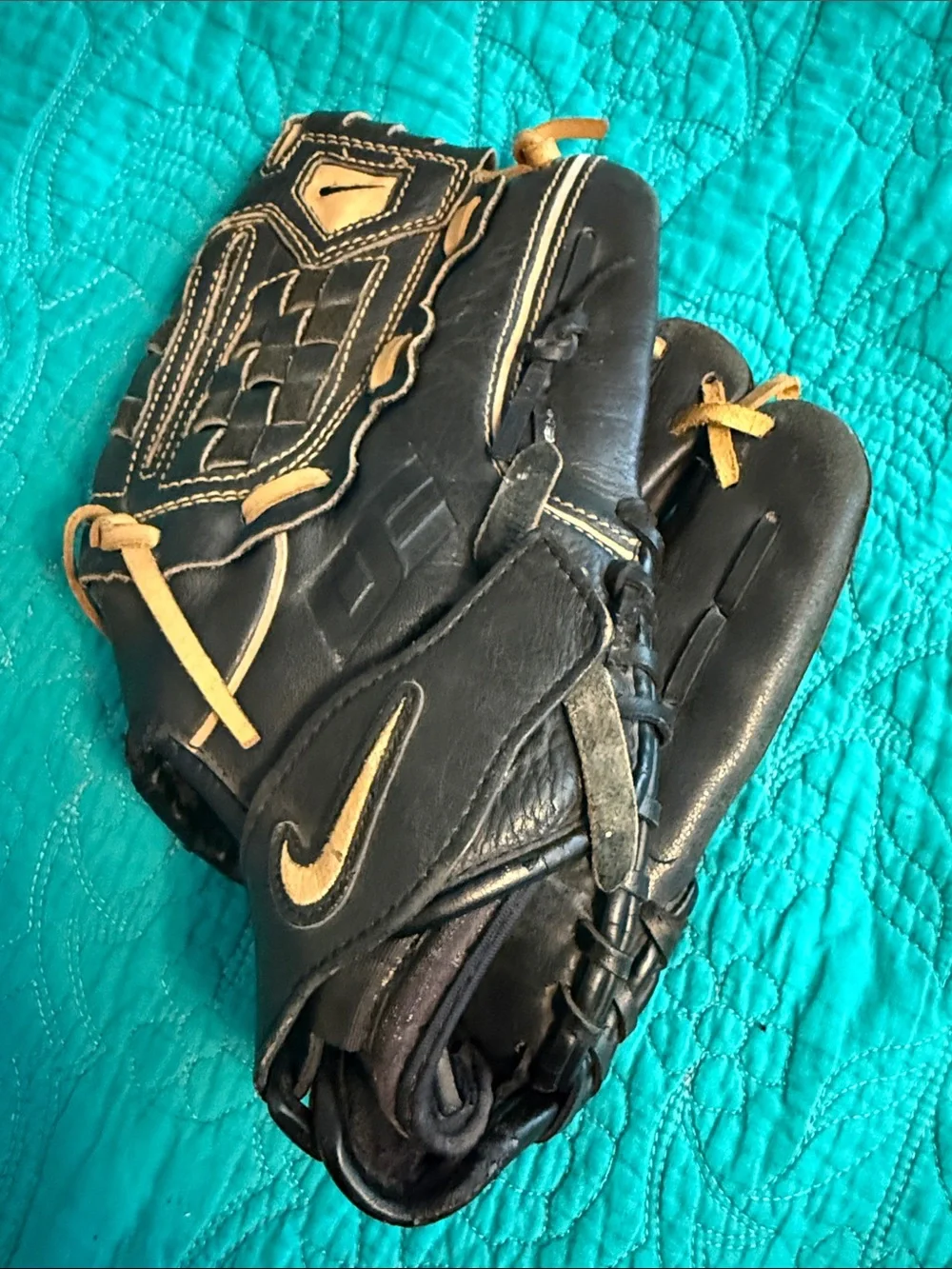 Nike De Edge baseball Glove